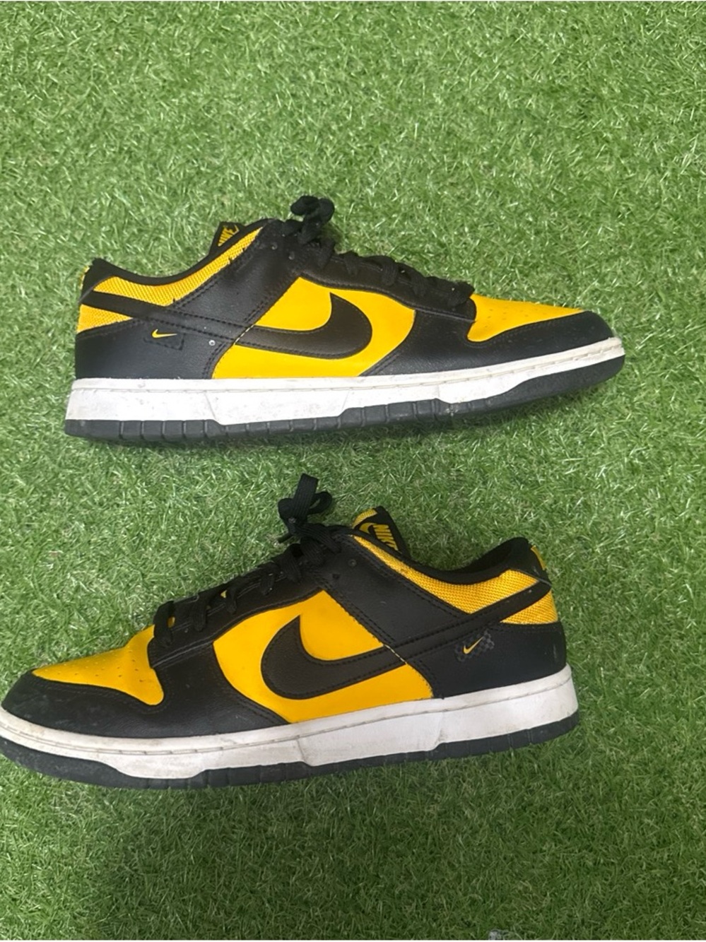 Nike Low-Top Sneakers in Yellow and Black